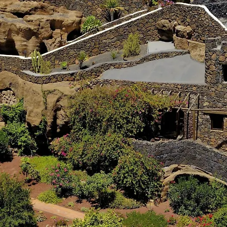 Castillo Bentley Schlafen In Einer Vulkanischen Hoehle By Interhome * Tías