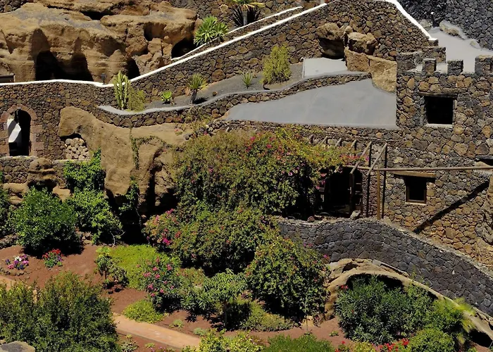 Castillo Bentley Schlafen In Einer Vulkanischen Hoehle By Interhome * Tías