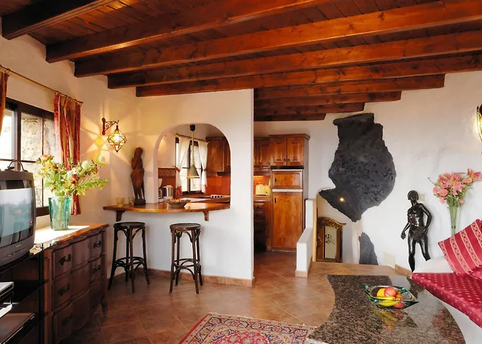 Castillo Bentley Schlafen In Einer Vulkanischen Hoehle By Interhome Ferienhaus Tías