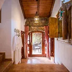 Castillo Bentley Schlafen In Einer Vulkanischen Hoehle By Interhome ティアス