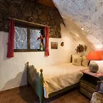 Castillo Bentley Schlafen In Einer Vulkanischen Hoehle By Interhome 別荘 *
