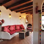 Castillo Bentley Schlafen In Einer Vulkanischen Hoehle By Interhome * ティアス