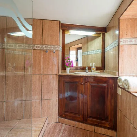 Castillo Bentley Schlafen In Einer Vulkanischen Hoehle By Interhome *