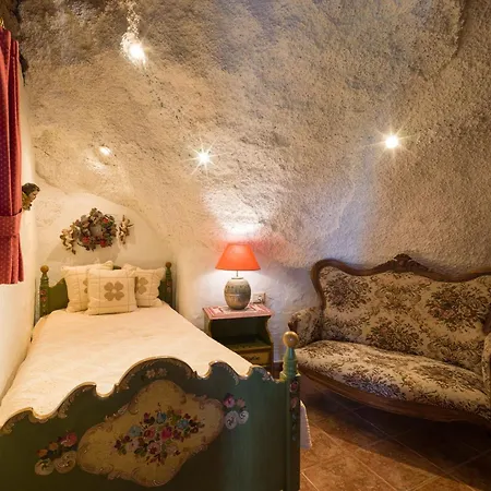 Castillo Bentley Schlafen In Einer Vulkanischen Hoehle By Interhome