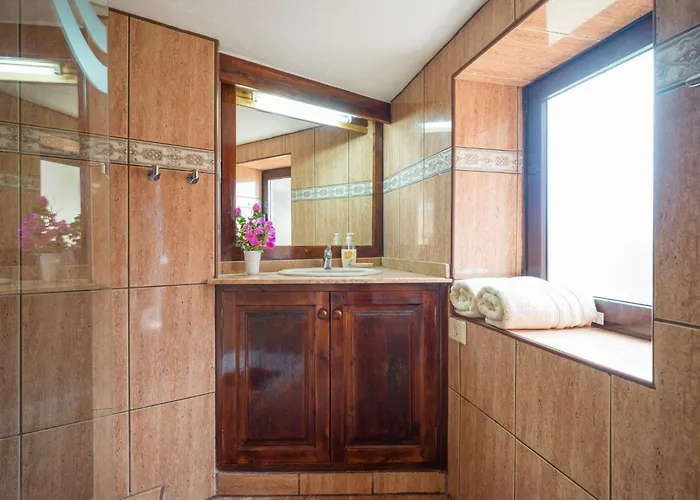 Castillo Bentley Schlafen In Einer Vulkanischen Hoehle By Interhome *