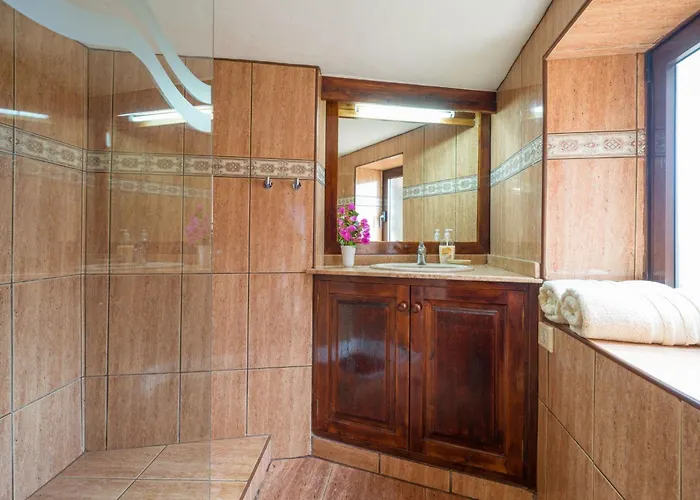 Castillo Bentley Schlafen In Einer Vulkanischen Hoehle By Interhome *