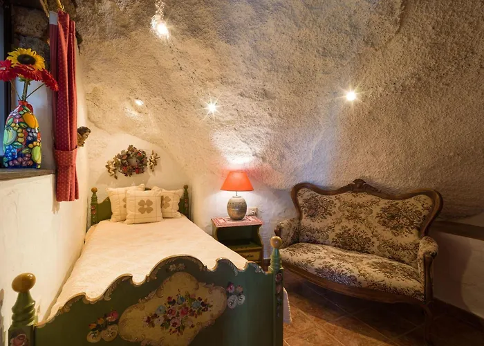 Castillo Bentley Schlafen In Einer Vulkanischen Hoehle By Interhome